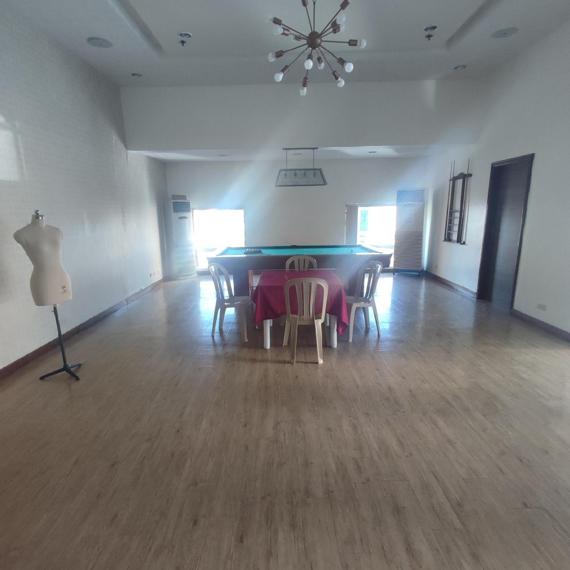 Luxury Spacious 2Br In Salcedo Village 마닐라 외부 사진